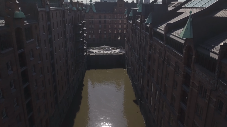 Still large drone dji   speicherstadt  2026p 24fps vp9 lq 128kbit aac 